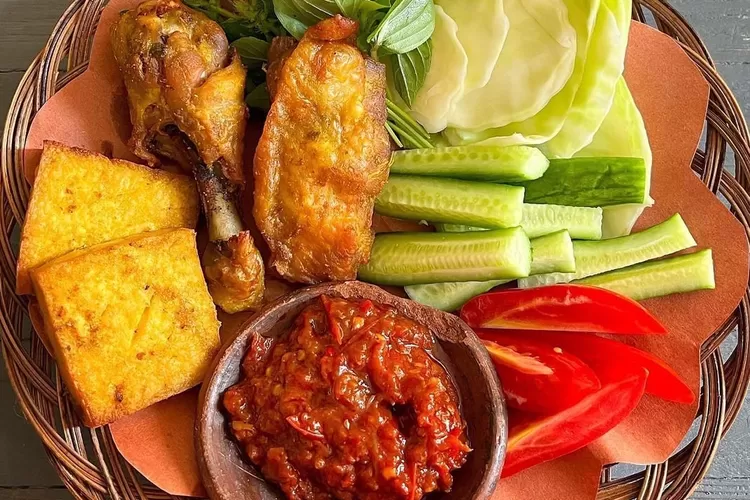 Cara Membuat Pecel Ayam Enak 2024: Resep, Tips